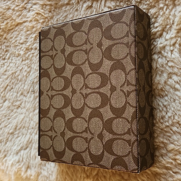 Awesome NWOT Coach Poker Set In Storage Chest 🎲♣️♠️ - Picture 7 of 15